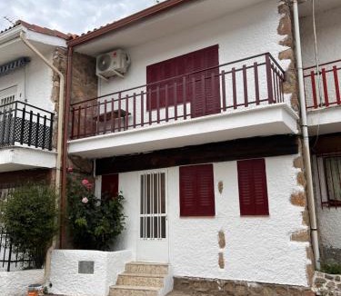 La Adrada House | Casa rural en La Adrada con jardín