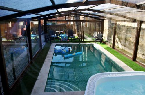 Collado Mediano House | Casa Rural Mansion Alejandra con piscina y jacuzzi