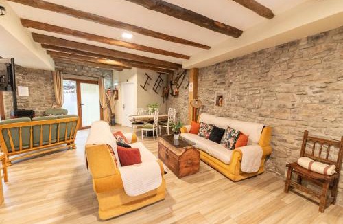 Biescas Bed & Breakfast | Casa rural MAZA especial grupos