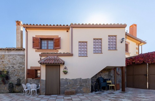 Manjabalago House | Casa Siesta y Brisca in Ávila: Mountain Views & Private Terrace