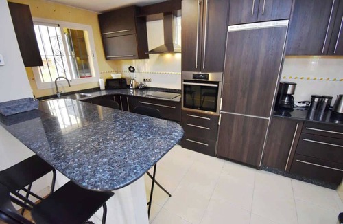 Torreblanca Ski Chalet | Casa ToLouise – Townhouse near Fuengirola Beach
