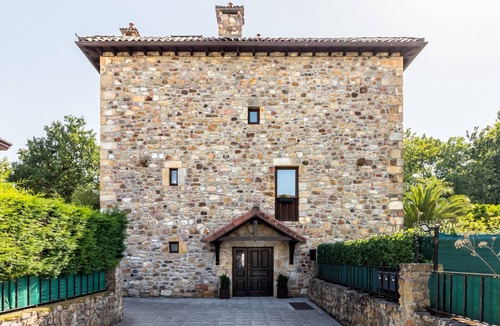 Guriezo Apartment | Casa Torre de Guriezo 5 Guests – Mountain Views & Wi-Fi