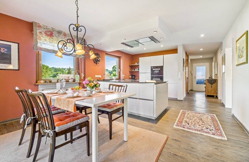 Oferdingen Apartment | Casa Toscana with Private Garden, Balcony, and Wi-Fi