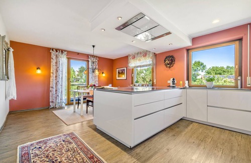 Oferdingen Apartment | Casa Toscana with Private Garden, Balcony, and Wi-Fi