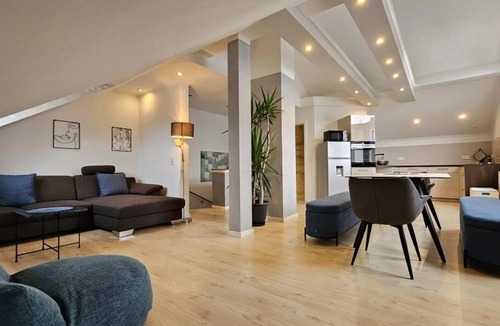 Monikaviertel Apartment | CASA8070 Exclusive maisonette apartment 91 m² 4 rooms 1-9 guests incl. parking space