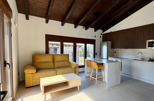 Gerbe House | Casas Pirineo Aínsa: Pool & Garden
