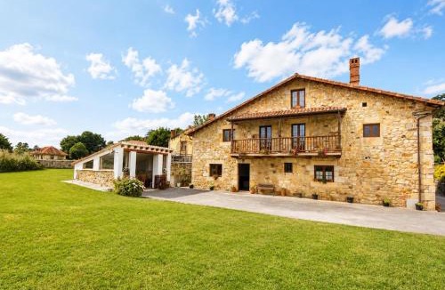 Penagos House | Casona de piedra con jardín cerca de Cabárceno