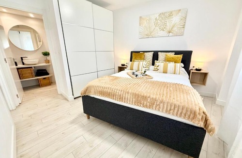 Castro Urdiales Apartment | Castro Holidays - Apto B Nuevo Céntrico con Garaje Gratis