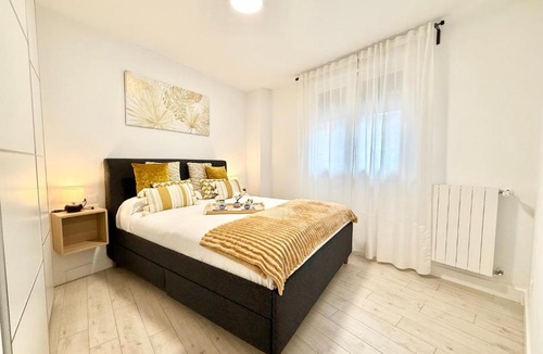 Castro Urdiales Apartment | Castro Holidays - Apto B Nuevo Céntrico con Garaje Gratis