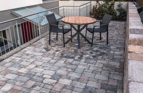 Muellheim Apartment | Centrally located, yet quiet - well equipped with its own outdoor area.
