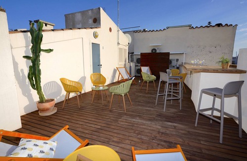 La Llotja-Born Apartment | Central Apartment with AC, Wifi, Shared Terrace, Balcony and Bright
