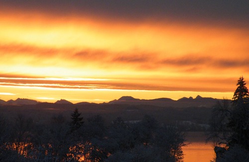 Tutzing Apartment | CENTRAL & QUIET - between Munich and the mountains... on Lake Starnberg