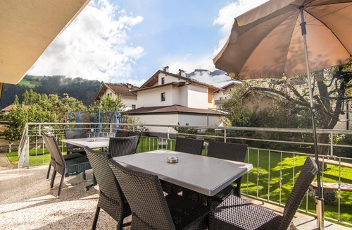 Zell am Ziller House | Centrally located holiday home with a garden