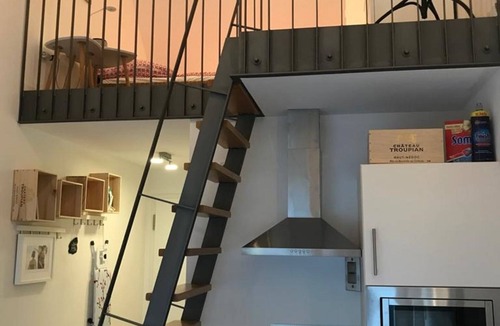 City Centre Regensburg Apartment | Centrally located maisonette apartment (25 sqm) with underfloor heating and balcony