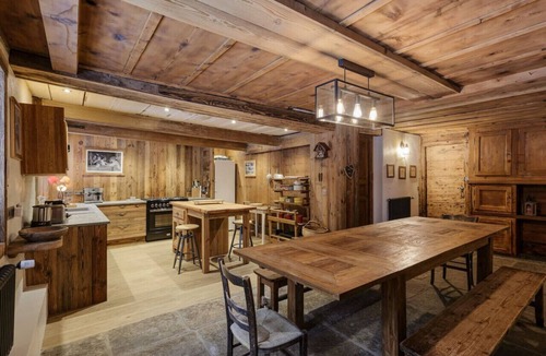 Le Lavancher Ski Chalet | Chalet 400sqm | 1803 renovated Farm | Sauna |8Pool