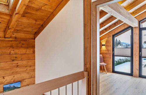 Garmisch-Partenkirchen Ski Chalet | Chalet "Aus Holz" with Mountain View, Private Terraces and Wi-Fi