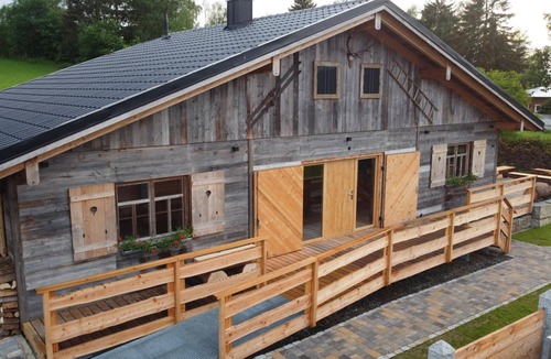 Waldmuenchen Apartment | Chalet am Ölberg mit Badefass und Altholzsauna