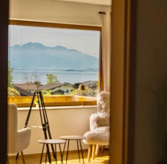 Seeon-Seebruck Apartment | CHALET AM SEE - Seeblick Bergblick modern charmant NEU