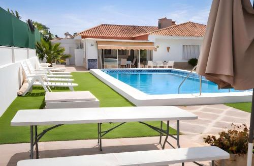 Valencina de la Concepcion House | Chalet de Lujo con Piscina Privada cerca de Sevilla