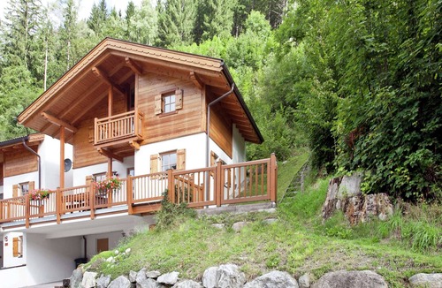 Wald im Pinzgau Ski Chalet | Chalet for 10 people with access to the swimming pool.