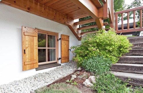 Wald im Pinzgau Ski Chalet | Chalet for 10 people with access to the swimming pool.