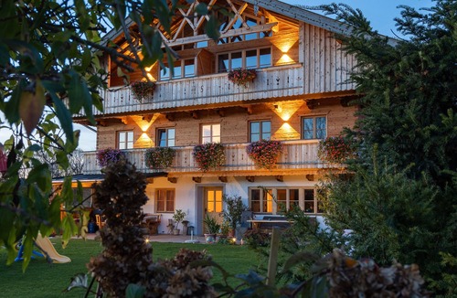Gaißach Ski Chalet | Chalet 'Hochsitz' with Mountain View, Wi-Fi and Air Conditioning