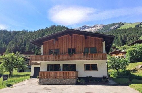 Steeg Apartment | Chalet in Steeg near Ski Slopes