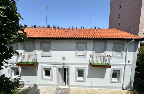 Santander Villa | Chalet reformado 14 pax BBQ y jardín10 min playa