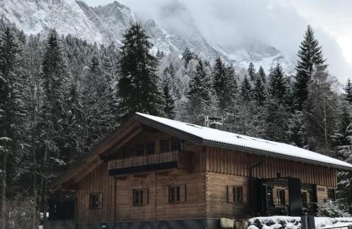 Grainau Ski Chalet | Chalet S - 5 Sterne Luxus Ferienhaus direkt am Eibsee und Zugspitze