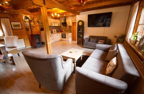 Arnbruck Apartment | Chalet Waldstadl with hut character