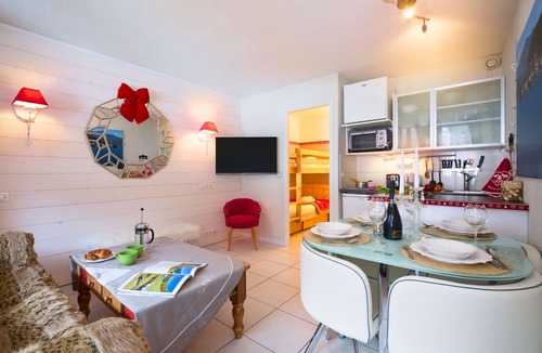 Chamonix City Centre Apartment | Cham Sud Grepon Paradis611 Mont Blanc View Studio, Walk to Centre, Chamonix, France