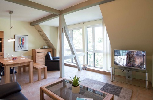 Windischbuchen Apartment | Charming apartment YELLOW - Villa Geisenhof