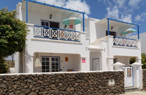 Arrieta Apartment | Charming Apartment "4 Alto" Close to Beach with Balcony, Wi-Fi & Mountain View