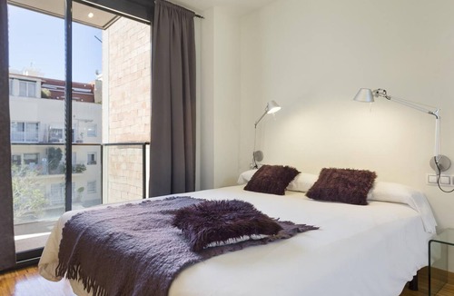 Sant Gervasi Apartment | Charming Apartment in the Center w/Balcony for 6