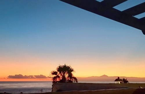 Galdar Apartment | Charming apartment with spectacular oceanfront views.