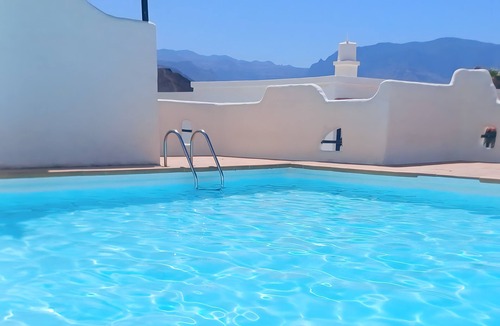 Galdar Apartment | Charming apartment with spectacular oceanfront views.