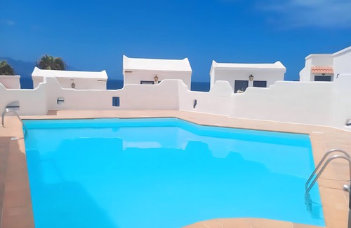 Galdar Apartment | Charming apartment with spectacular oceanfront views.