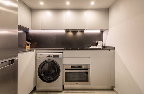 Golden Triangle of Art Apartment | Charming City-Center Duplex in Madrid