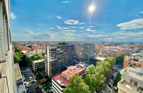 Castillejos Apartment | Charming Eurobuilding Skyline Madrid