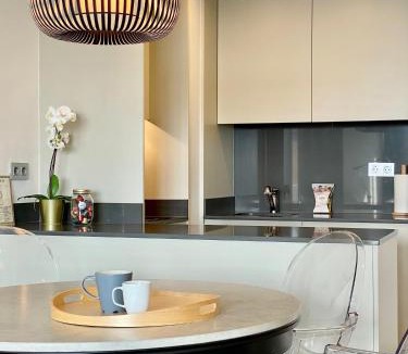 Castillejos Apartment | Charming Eurobuilding Skyline Madrid