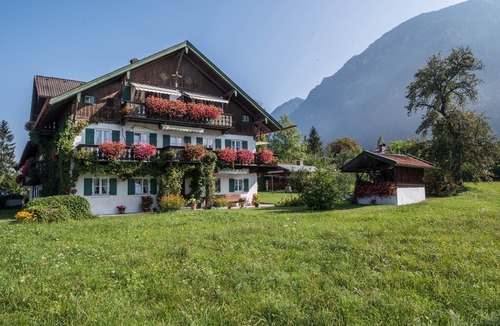 Muhldorfl Apartment | Charming Holiday Apartment Haus Andrä with Mountain View, Wi-Fi, Balcony & Garden; Parking Available
