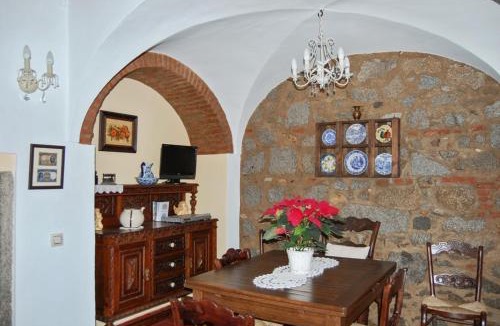 Anora House | Charming House in Añora with Garden