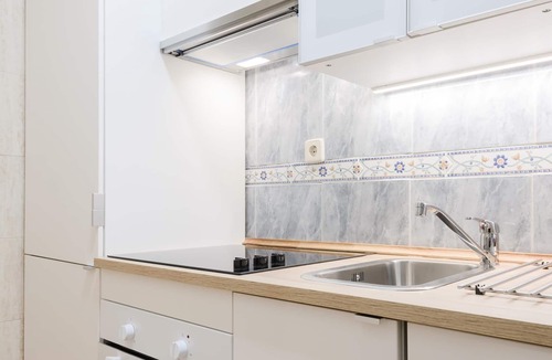Las Acacias Apartment | Charming Puerta de Toledo II - Studio Apartment for 4 PAX, Free Parking
