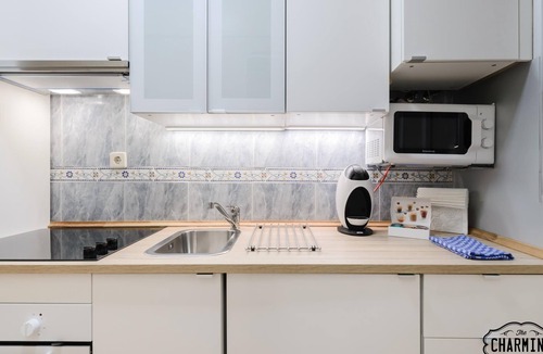 Las Acacias Apartment | Charming Puerta de Toledo II - Studio Apartment for 4 PAX, Free Parking