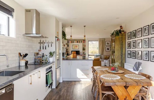Lake Hayes House | Charming Retreat – Breathtaking Mountain Views
