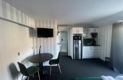 Lake Hayes Apartment | Charming Studio with Remarkable views