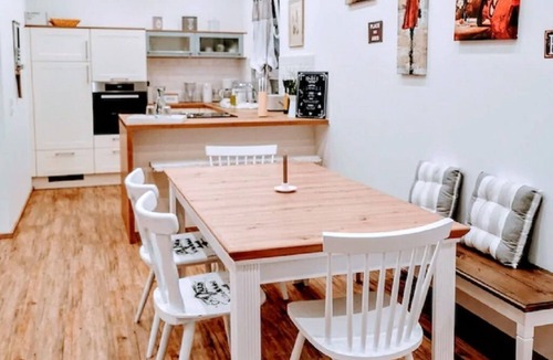 Schwandorf House | Charming Vacation Home “Marie Antoinette” with Wi-Fi, Terrace & Garden