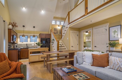 Cheshire House | Cheshire Cottage | Pet Friendly, Hot Tub & 5-Minutes to Town!