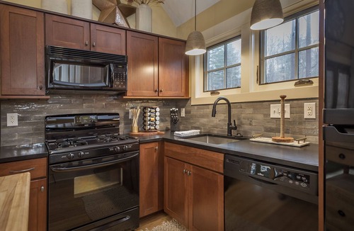 Cheshire House | Cheshire Cottage | Pet Friendly, Hot Tub & 5-Minutes to Town!