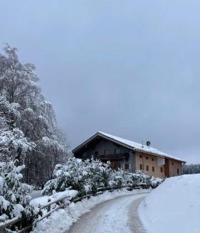 Bernau am Chiemsee Apartment | ChiemseeRefugium - Ferienwohnung Berg